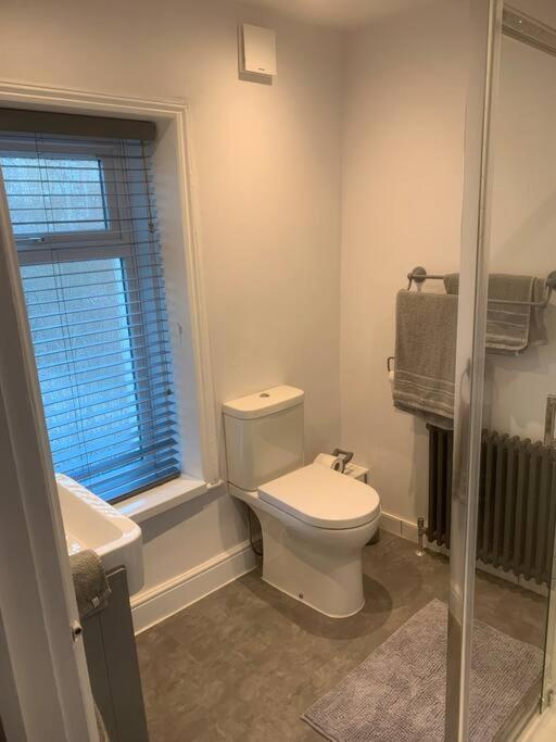 Quaint 1 Bedroom Cottage In Pudsey, Leeds Exterior foto